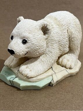 Vintage Polar Bear Figurine 
The Fraser Collection 
Nature's Endangered  
1990s